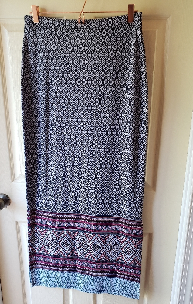 Navy patterened maxi skirt by Just Be... sz M